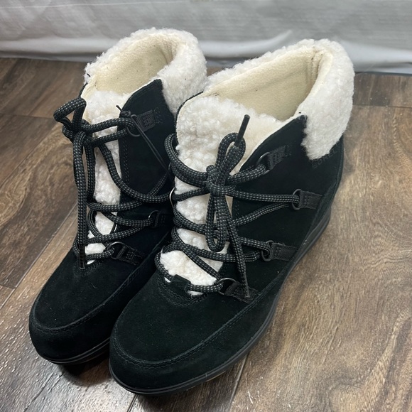 New Sorel Women's Evie Cozy Lace Wedge Boot, Size 9.5, Faux Sherpa Collar - Picture 4 of 14